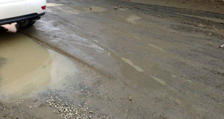 Bakının bu ərazisində bahalı evlər “su qiymətinə” satılır