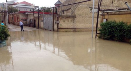 Bakının bu ərazisində bahalı evlər “su qiymətinə” satılır