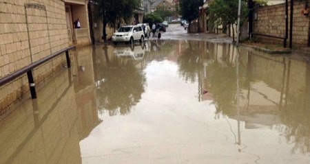 Bakının bu ərazisində bahalı evlər “su qiymətinə” satılır