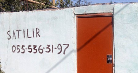 Bakının bu ərazisində bahalı evlər “su qiymətinə” satılır