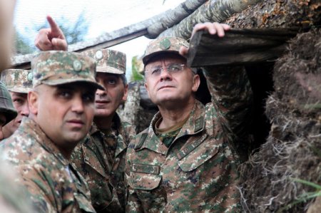 Ermənistanın keçmiş Müdafiə Naziri müxalifətə keçir