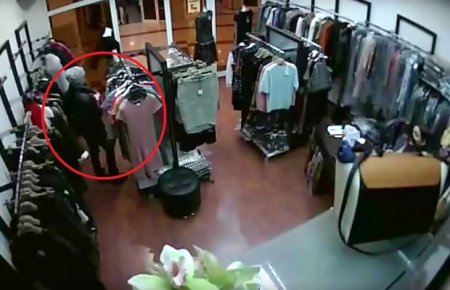 Bakıda qadının oğurluğu kameraya düşdü