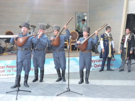 Gədəbəy və Şəmkir rayonlarının musiqi və folklor kollektivləri Bakıda çıxış edib