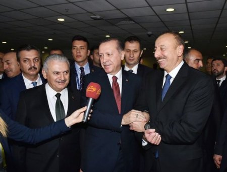İlham Əliyev və Ərdoğanın görüşü zamanı səmimi anlar
