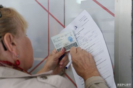 “Bank Standard”ın qarşısında izdiham yaranıb