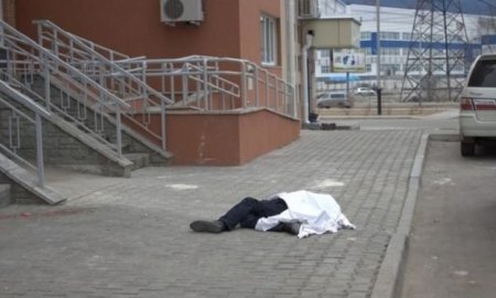 Bakıda faciə: Daşlar küçədən keçənlərin başına töküldü