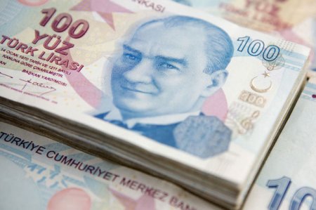 Türkiyədə dolların məzənnəsi tarixi maksimal həddə çatıb
