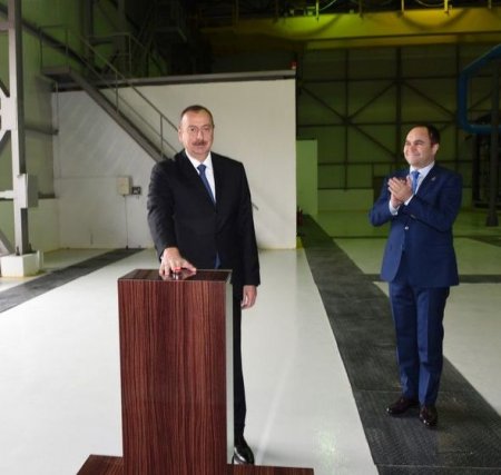 İlham Əliyev Bakıda oksigen zavodunun açılışında