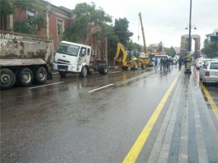 Bakıda ağır qəza: “KamAZ” aşdı
