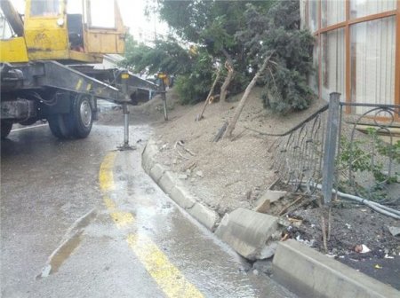 Bakıda ağır qəza: “KamAZ” aşdı