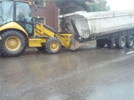 Bakıda ağır qəza: “KamAZ” aşdı