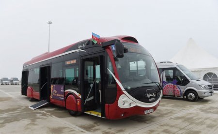 “BakuBus”ın avtobusu yolu keçmək istəyən piyadanı vurdu