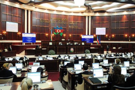Azərbaycan deputatlarının yaşı açıqlandı