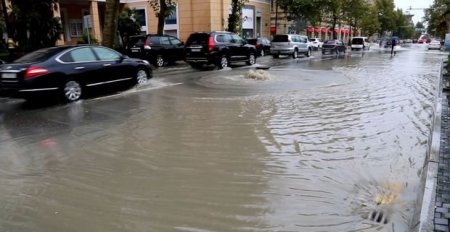 Minik avtomobilləri Binəqədi yoluna buraxılmadı....