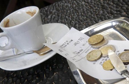Ofisianta 50 min “çay pulu” verən məşhur