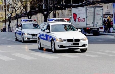 Bakıda keçmiş DYP rəisinin avtomobili yağışa tab gətirmədi