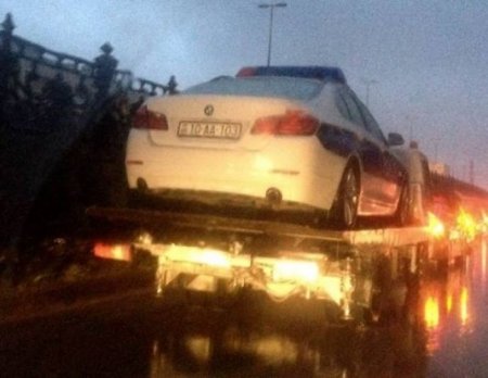 Bakıda keçmiş DYP rəisinin avtomobili yağışa tab gətirmədi
