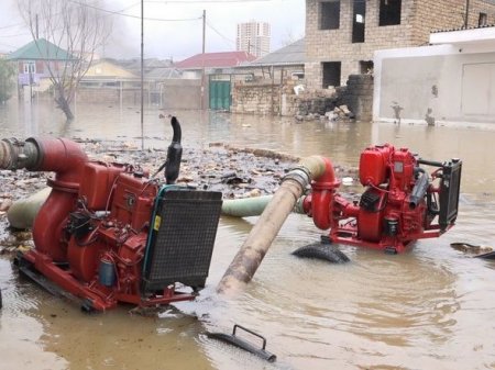 Bakıda su basmış evlərdən 77 nəfər təxliyə olunub