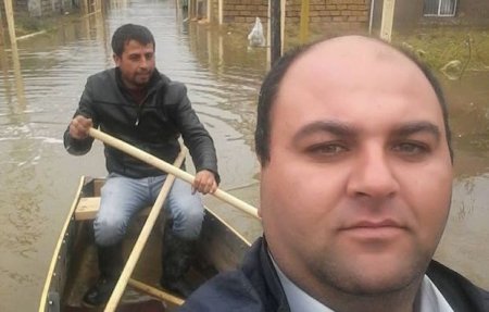 Bakıda küçədə qayıqla gəzdilər