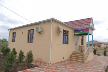 Aprel döyüşlərində şəhid olmuş əsgərin ailəsinə ev verildi