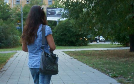 Bakıda küçədə gedən qız döyüldü