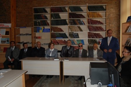 Şəkidə “Çəhrayı eynəkdən baxma həyata” adlı kitabın təqdimat mərasimi keçirildi