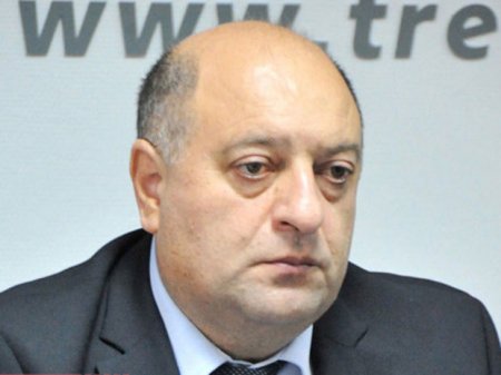 Deputat: Bütün qapalı məkanlarda siqaret çəkmək qadağan olunsun
