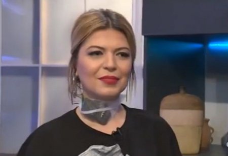 Verilişdə aparıcının boğazına qurbağa bağladılar