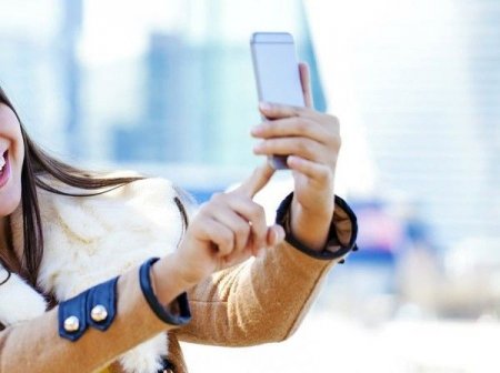 Azərbaycanda selfi çəkən 18 yaşlı qız faciəvi şəkildə ölüb