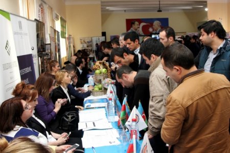 Tələbə və məzunlar üçün əmək yarmarkası keçirildi