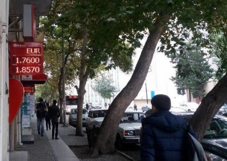 “Qara bazar”da dolların qiyməti