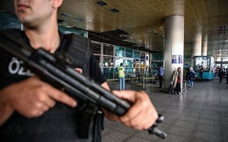 “Cumhuriyet” qəzetinin rəhbəri və köşə yazarı həbs edilib