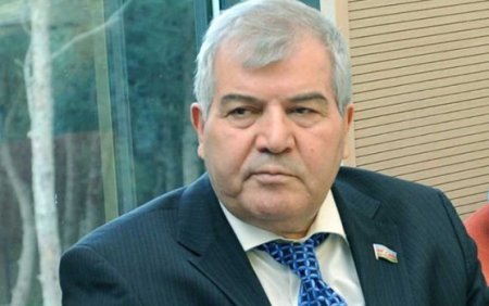 Xalq şairi deputatları və Tarif şurasını yıxıb-sürüdü
