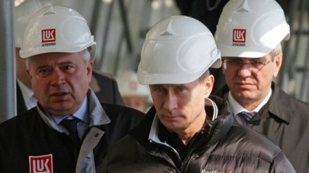 Putin azərbaycanlı oliqarxı maşınına çağırıb 20 dəqiqə nə danışdı...