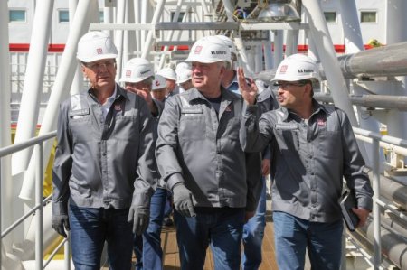 Putin azərbaycanlı oliqarxı maşınına çağırıb 20 dəqiqə nə danışdı...