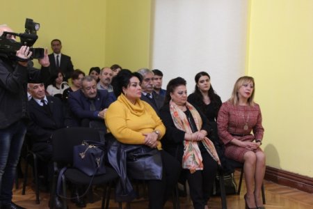 Əməkdar artist Teyyub Aslanovun “Aman təklik əlindən” diskinin təqdimatı keçirilmişdir
