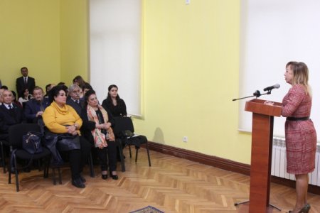 Əməkdar artist Teyyub Aslanovun “Aman təklik əlindən” diskinin təqdimatı keçirilmişdir