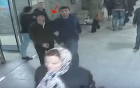 Bakı metrosunda qadının telefonunu belə oğurladılar