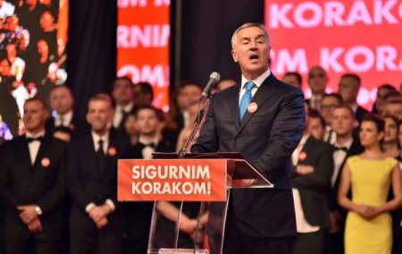 Azərbaycana ada satan ölkədə: ruslar baş naziri snayperlə vurub hakimiyyəti devirmək istədi