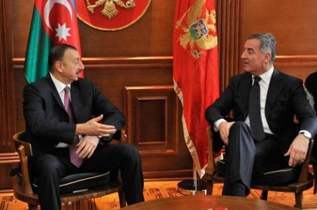 Azərbaycana ada satan ölkədə: ruslar baş naziri snayperlə vurub hakimiyyəti devirmək istədi