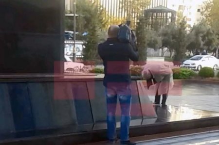 Erməni yazıçısı Xocalı abidəsini ziyarət edib