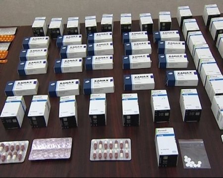 Azərbaycana psixotrop tərkibli dərman preparatı keçirən dəstə üzvləri saxlanılıb