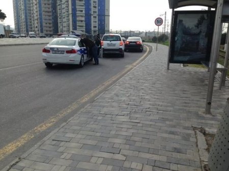 Yol polisi sürücünü cərimə etmək üçün özü qaydaları pozdu