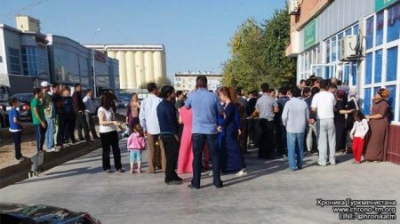 Dollar 8 manata qalxdı, mağazalarda ərzaq tapılmır, hakimiyyət isə...