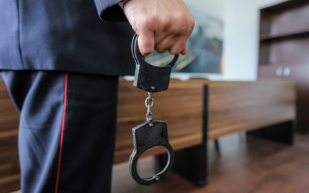 İcra hakimiyyətinin şöbə müdirinə cinayət işi açıldı