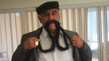 46 ildir bığını kəsmir