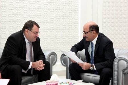 Mədəniyyət və turizm naziri Əbülfəs Qarayev Macarıstanın ölkəmizdəki səfiri İmre Laslotskini qəbul edib