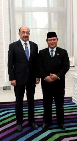 Mədəniyyət və turizm naziri Əbülfəs Qarayev İndoneziyanın ölkəmizdəki səfiri Husnan bey Fananini qəbul edib