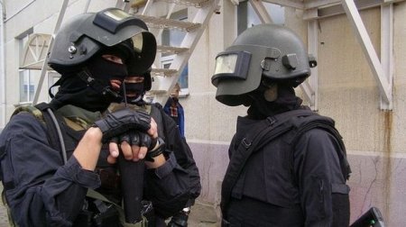 Ukrayna Təhlükəsizlik Xidməti Krımda iki rusiyalı hərbçini saxlayıb