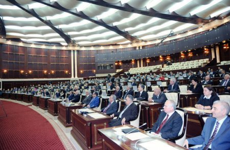 Deputatlardan internet TV-lər barədə sərt təklif